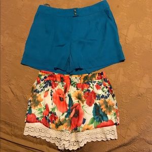 Boutique Style Shorts NEW Medium floral blue